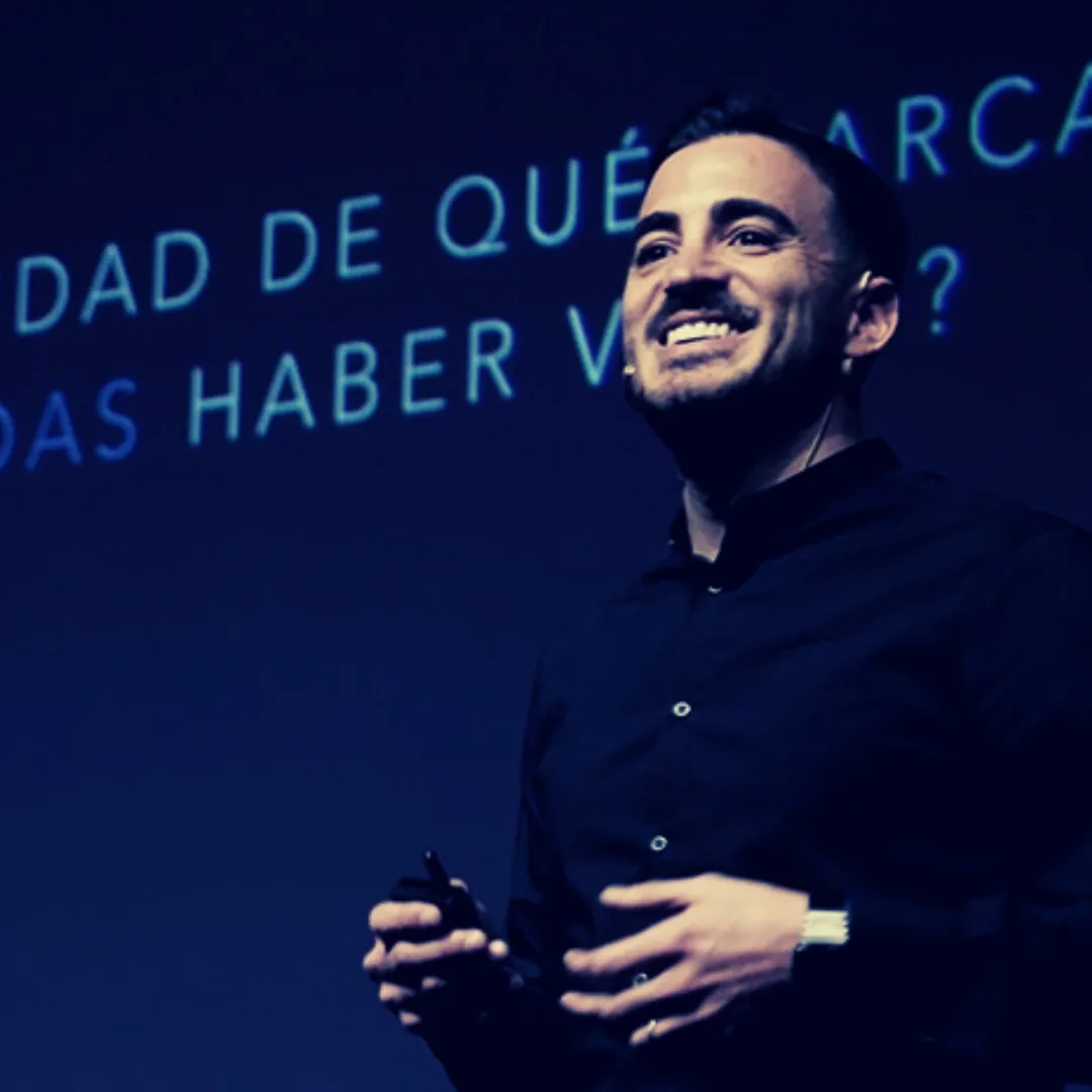 Javier Yranzo presentando