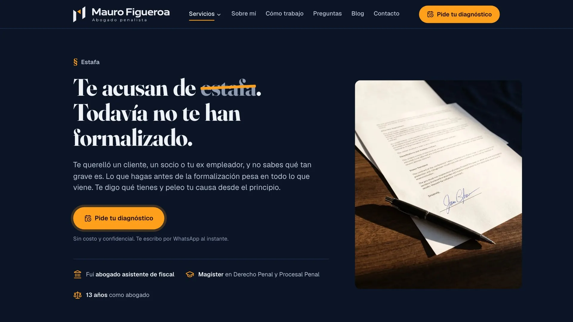 Página de estafa del sitio de Mauro Figueroa, con la palabra estafa tachada en ámbar en el título.